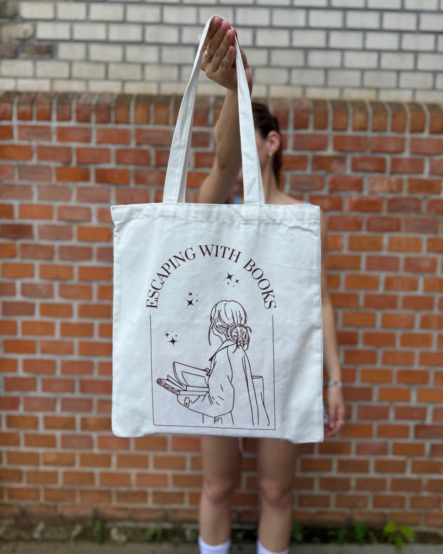 escaping with books - tote bag