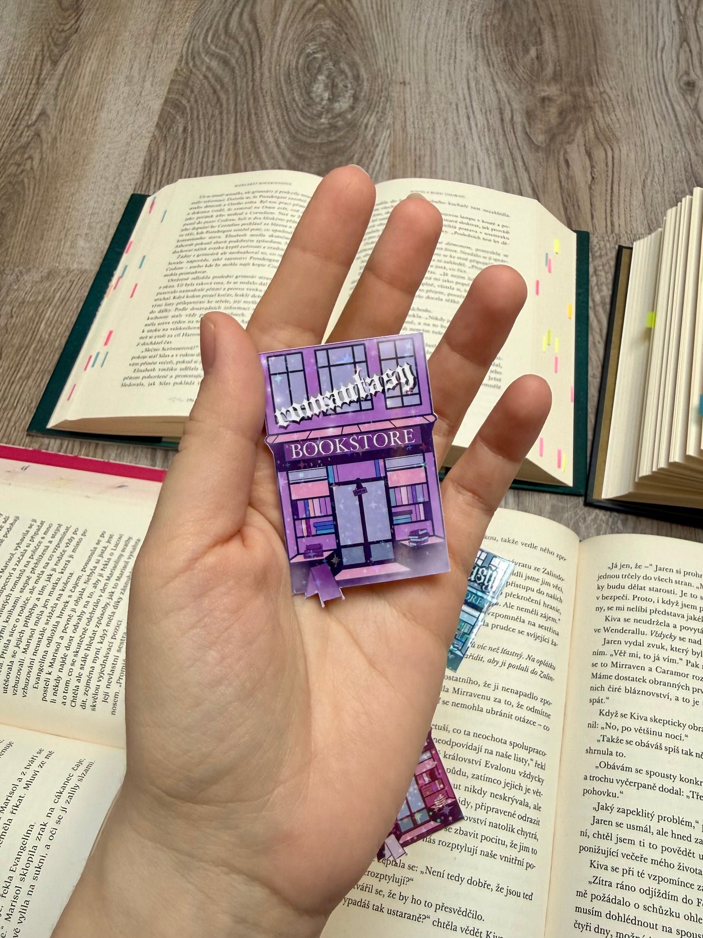 romantasy bookstore - laminovaná samolepka
