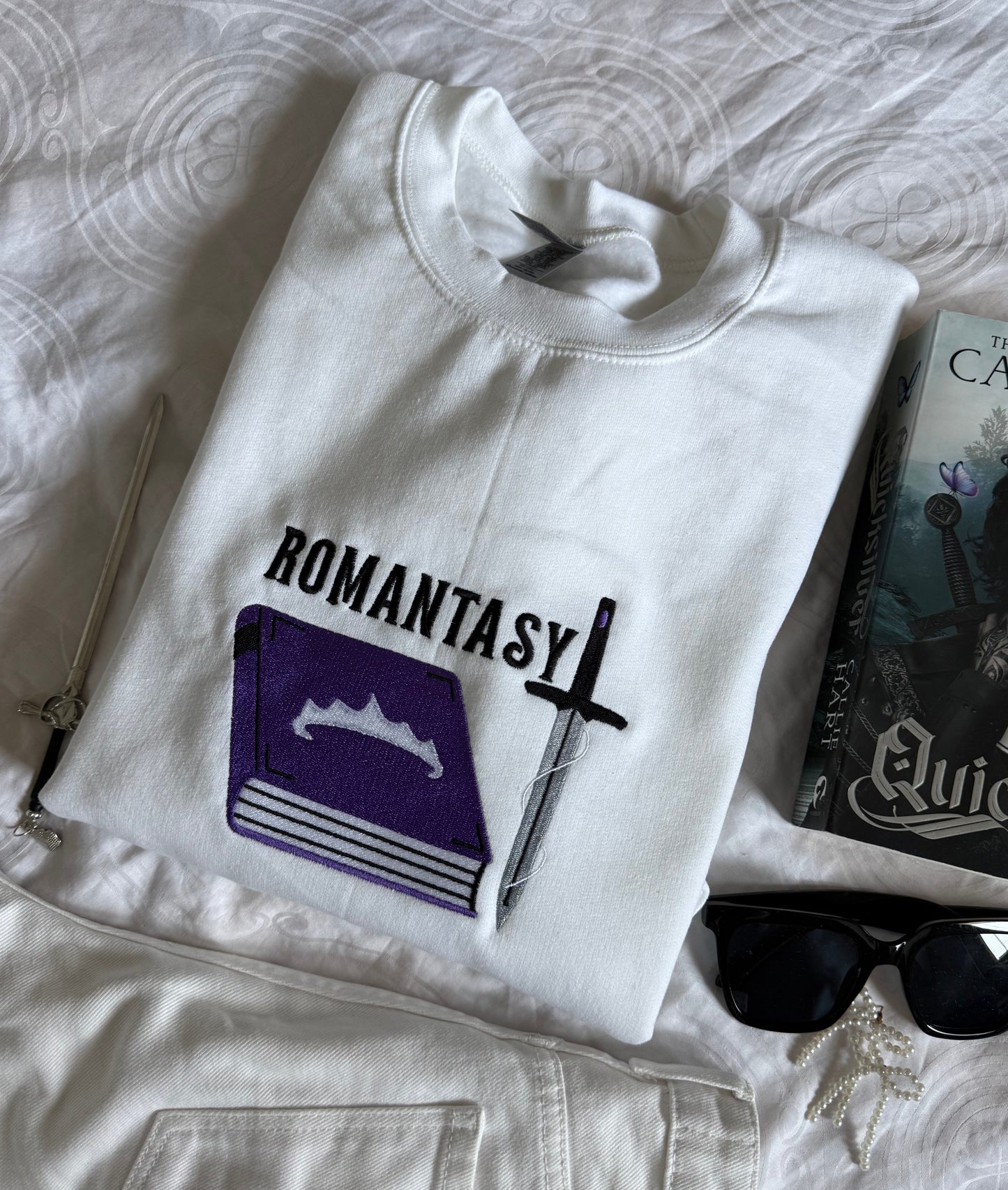 Romantasy - crewneck