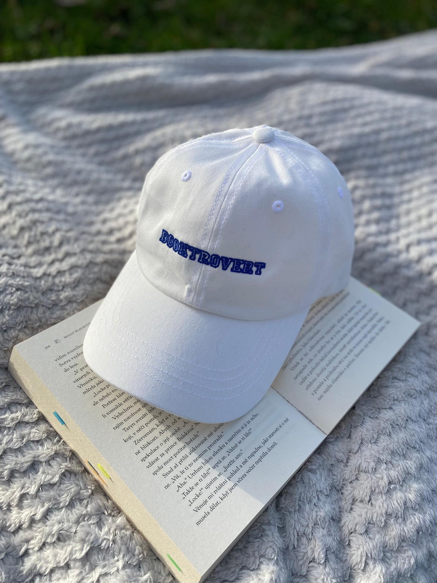 booktrovert - kšiltovka