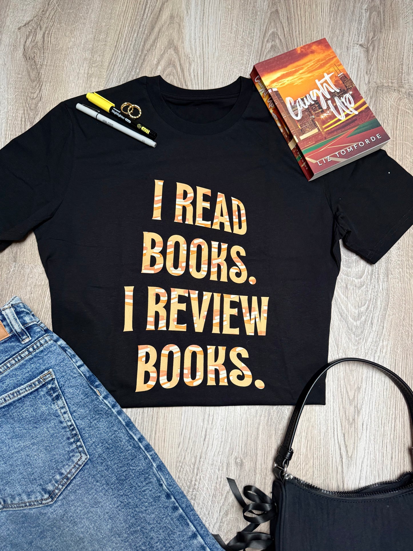 I read & review books - t-shirt