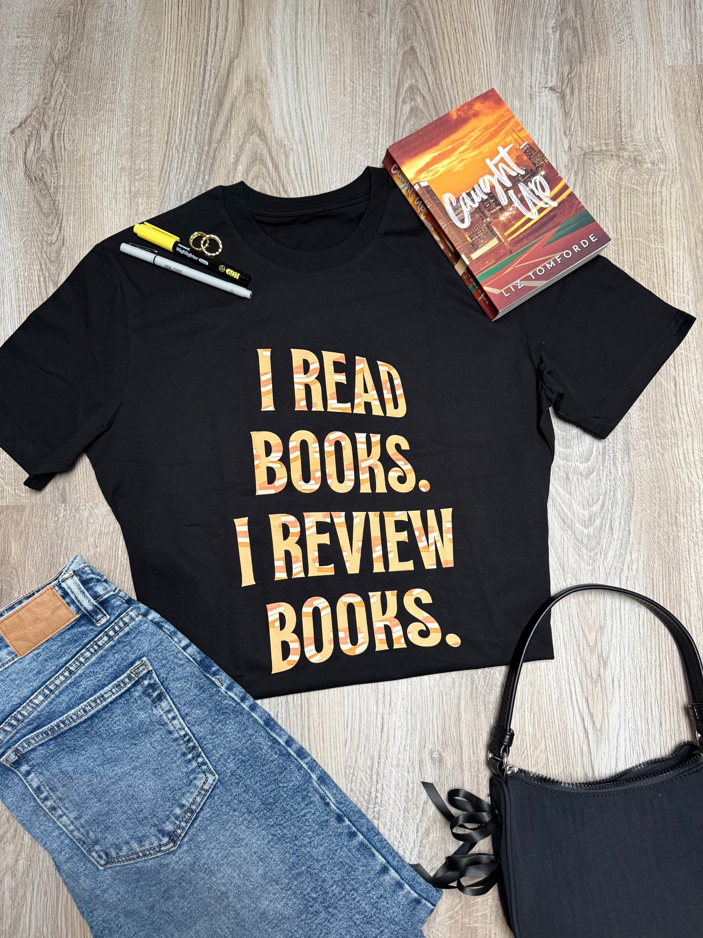 I read & review books - t-shirt
