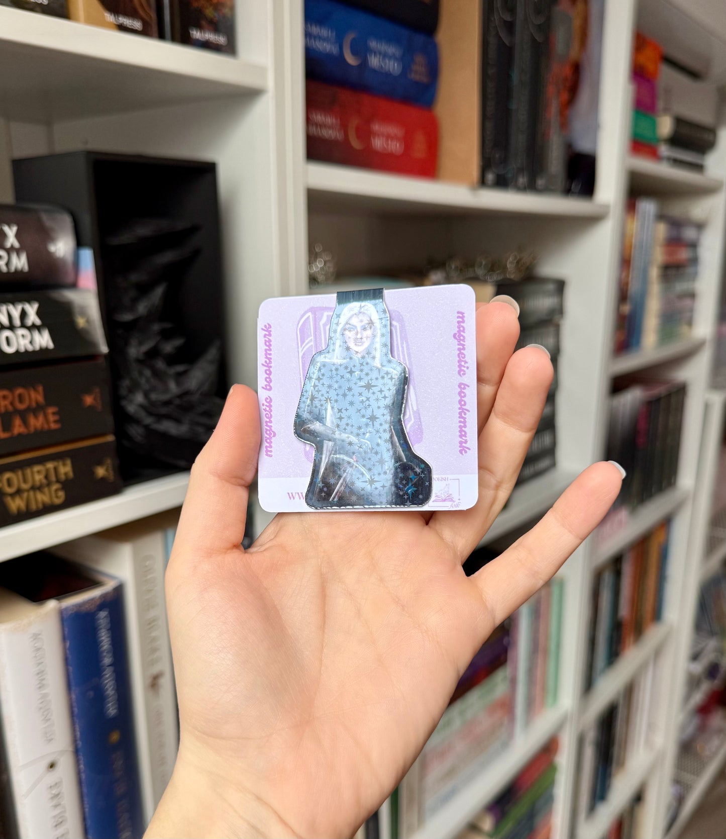 Manon - magnetic bookmark