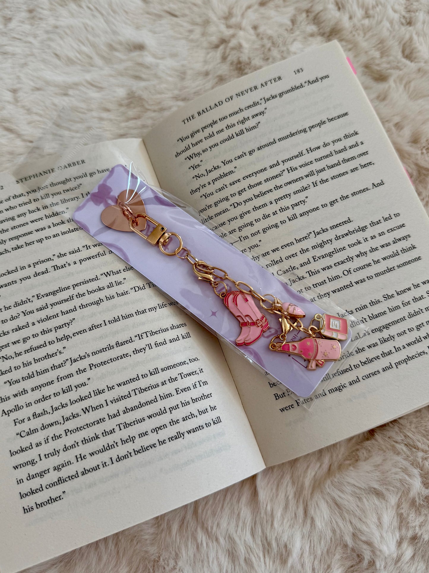 pink cowboy - charm chain for e-reader