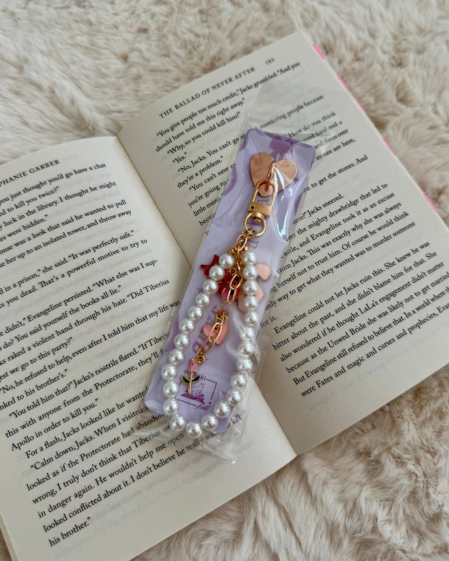 romance girlie - charm chain for e-reader