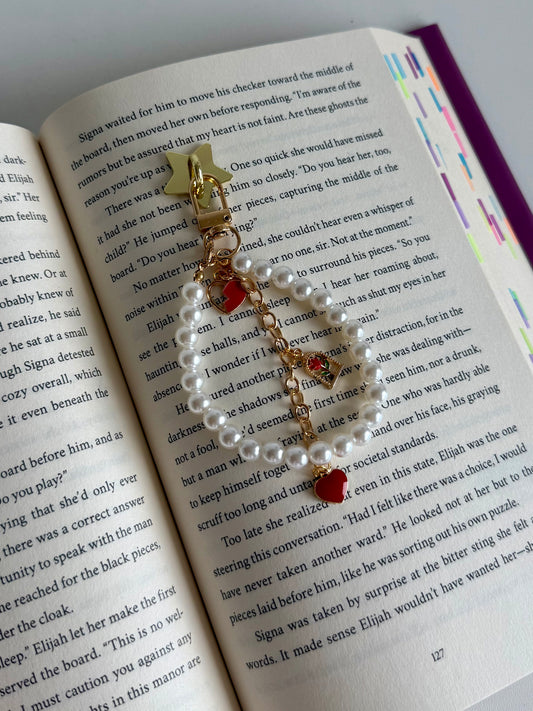 pearls and hearts - charm chain for e-reader