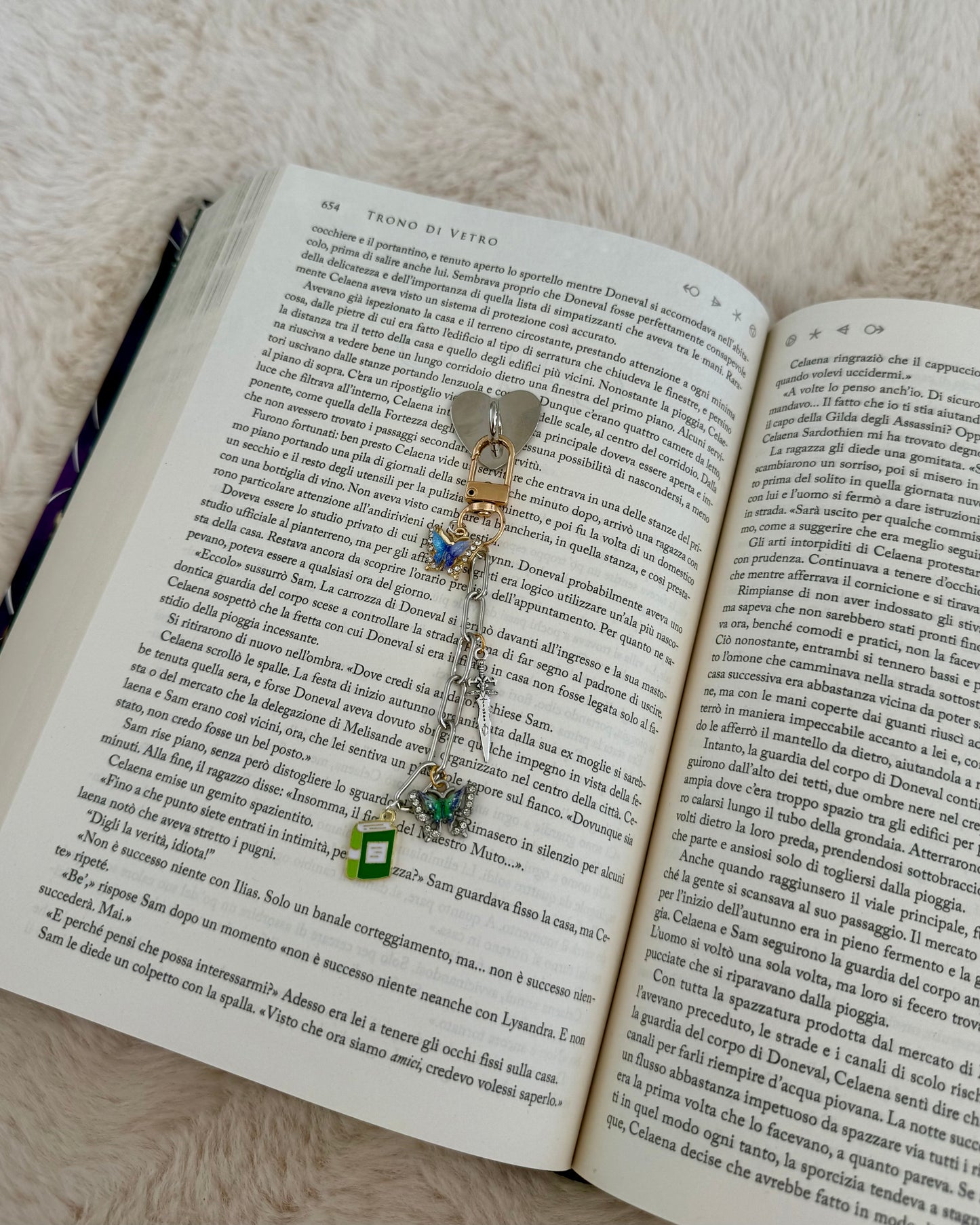 silver with gold - charm chain for e-reader