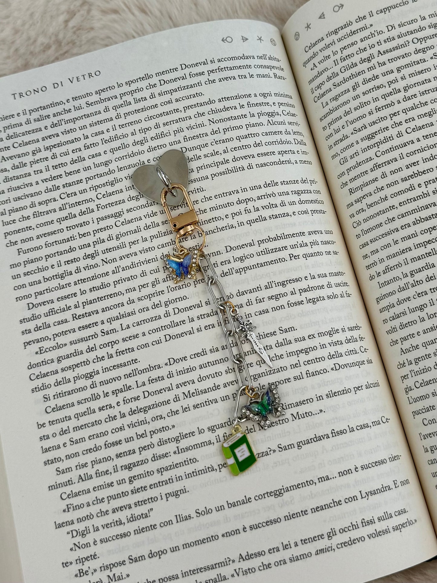 silver with gold - charm chain for e-reader
