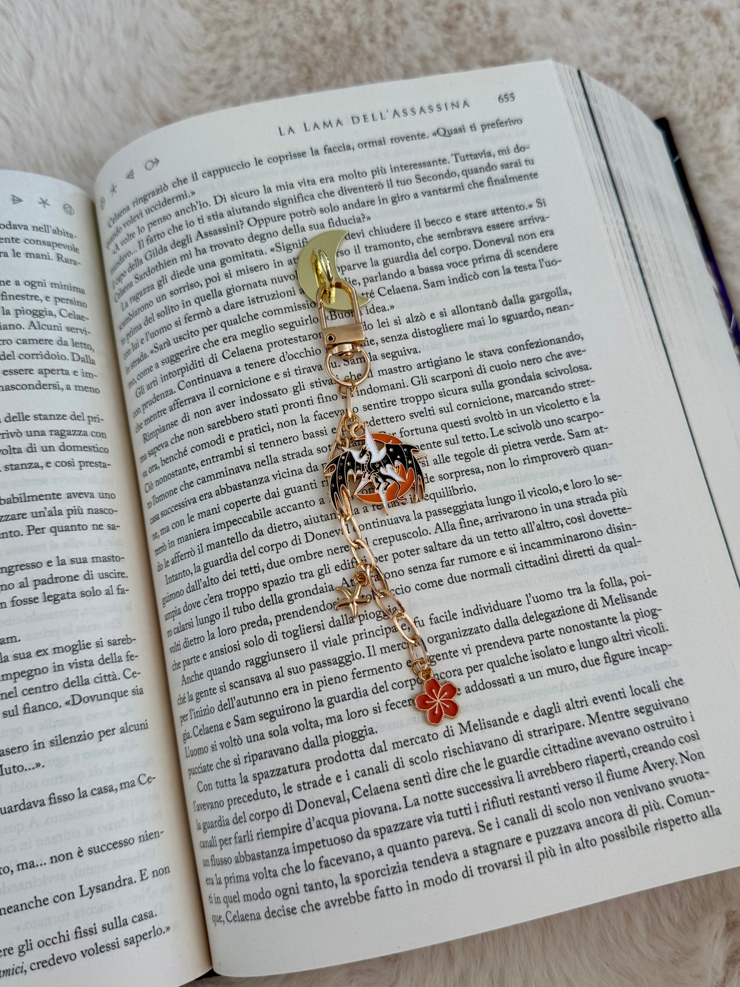 sunset dragon - charm chain for e-reader