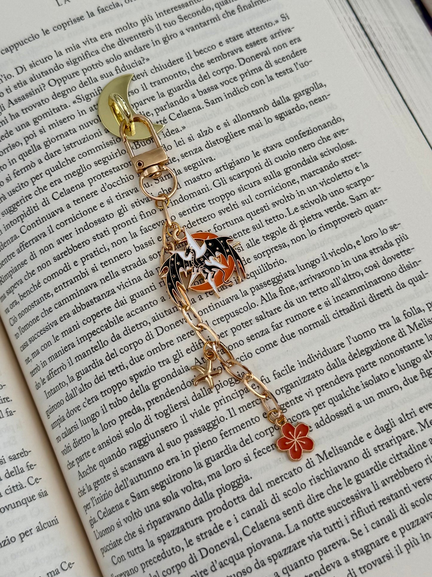 sunset dragon - charm chain for e-reader