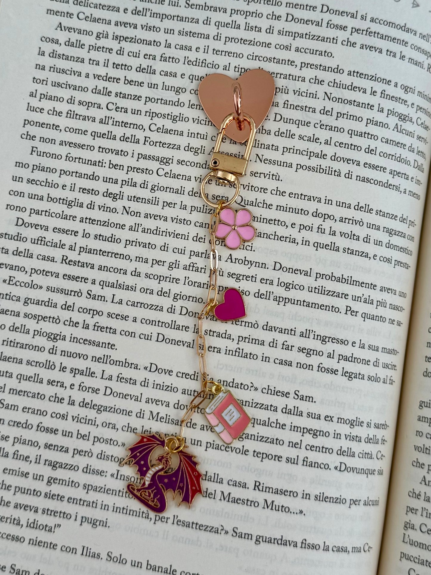 dragon pink vibes - charm chain for e-reader