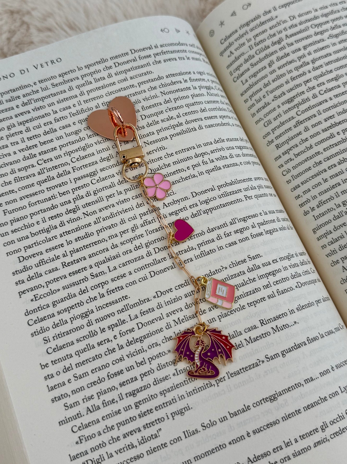 dragon pink vibes - charm chain for e-reader